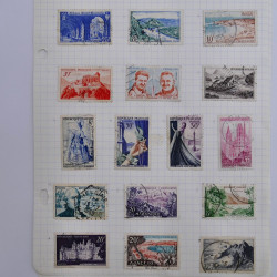 Vrac de timbres de France neufs et oblitérés en un carton.