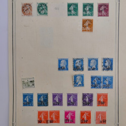 Vrac de timbres de France neufs et oblitérés en un carton.