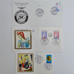 Vrac de timbres de France neufs et oblitérés en un carton.