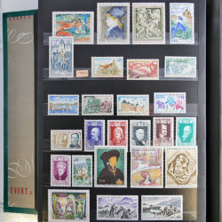 Vrac de timbres de France neufs et oblitérés en un carton.