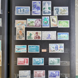 Vrac de timbres de France neufs et oblitérés en un carton.