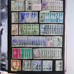 Vrac de timbres de France neufs et oblitérés en un carton.