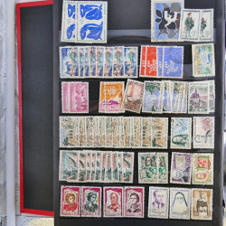 Vrac de timbres de France neufs et oblitérés en un carton.