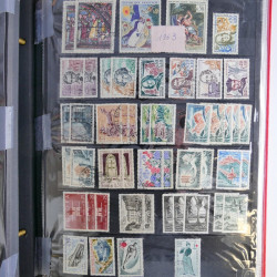 Vrac de timbres de France neufs et oblitérés en un carton.