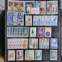 Vrac de timbres de France neufs et oblitérés en un carton.