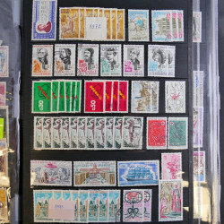 Vrac de timbres de France neufs et oblitérés en un carton.