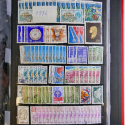 Vrac de timbres de France neufs et oblitérés en un carton.