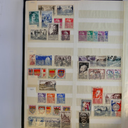 Vrac de timbres de France neufs et oblitérés en un carton.
