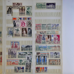 Vrac de timbres de France neufs et oblitérés en un carton.
