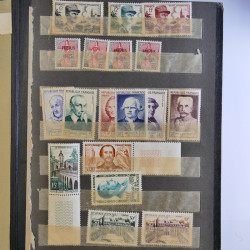 Vrac de timbres de France neufs et oblitérés en un carton.