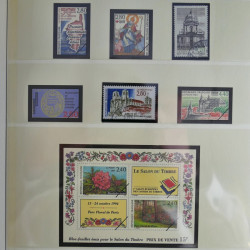 Vrac de timbres de France neufs et oblitérés en un carton.