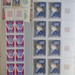 Vrac de timbres de France neufs et oblitérés en un carton.