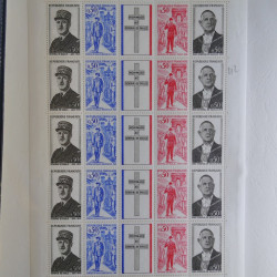 Vrac de timbres de France neufs et oblitérés en un carton.