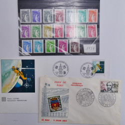 Vrac de timbres de France neufs et oblitérés en un carton.