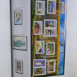 Collection de timbres de France neufs** 1999-2005 en album FO Yvert.