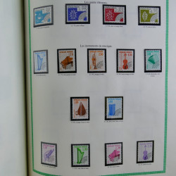 Collection de timbres de France neufs** 1999-2005 en album FO Yvert.