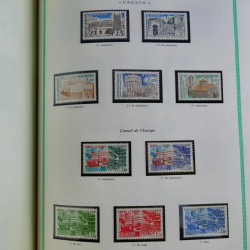 Collection de timbres de France neufs** 1999-2005 en album FO Yvert.