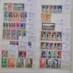 Lot de timbres de Luxembourg neufs** 1921-1985 en 2 albums.