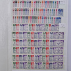 Lot de timbres de Luxembourg neufs** 1921-1985 en 2 albums.