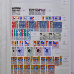 Lot de timbres de Luxembourg neufs** 1921-1985 en 2 albums.