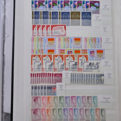 Lot de timbres de Luxembourg neufs** 1921-1985 en 2 albums.