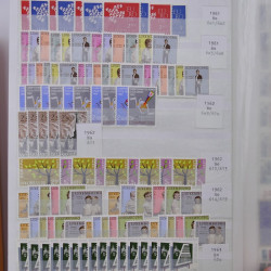 Lot de timbres de Luxembourg neufs** 1921-1985 en 2 albums.