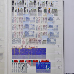 Lot de timbres de Luxembourg neufs** 1921-1985 en 2 albums.