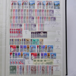 Lot de timbres de Luxembourg neufs** 1921-1985 en 2 albums.