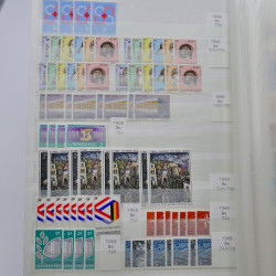 Lot de timbres de Luxembourg neufs** 1921-1985 en 2 albums.