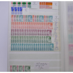 Lot de timbres de Luxembourg neufs** 1921-1985 en 2 albums.