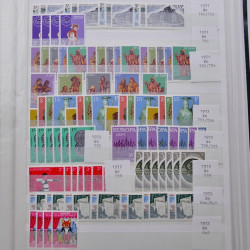 Lot de timbres de Luxembourg neufs** 1921-1985 en 2 albums.
