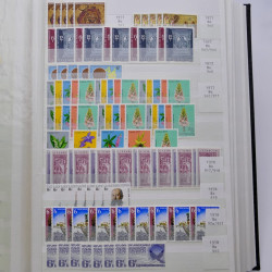 Lot de timbres de Luxembourg neufs** 1921-1985 en 2 albums.