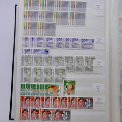 Lot de timbres de Luxembourg neufs** 1921-1985 en 2 albums.