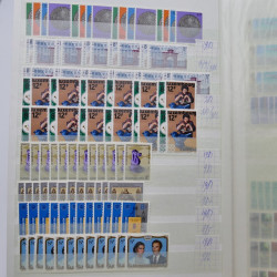 Lot de timbres de Luxembourg neufs** 1921-1985 en 2 albums.