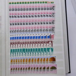 Lot de timbres de Luxembourg neufs** 1921-1985 en 2 albums.