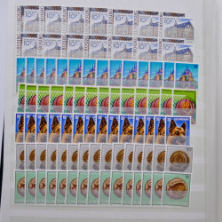 Lot de timbres de Luxembourg neufs** 1921-1985 en 2 albums.