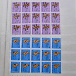 Lot de timbres de Luxembourg neufs** 1921-1985 en 2 albums.