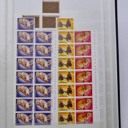 Lot de timbres de Luxembourg neufs** 1921-1985 en 2 albums.