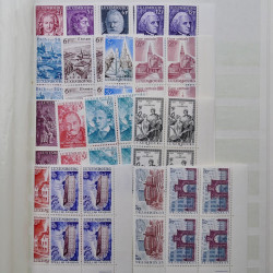 Lot de timbres de Luxembourg neufs** 1921-1985 en 2 albums.