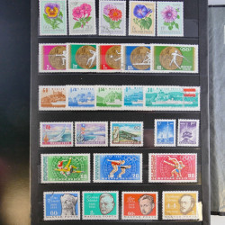 Vrac philatélique de timbres du monde en un carton.