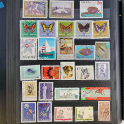 Vrac philatélique de timbres du monde en un carton.