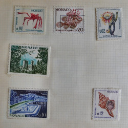 Vrac philatélique de timbres du monde en un carton.