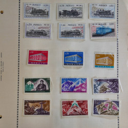 Vrac philatélique de timbres du monde en un carton.