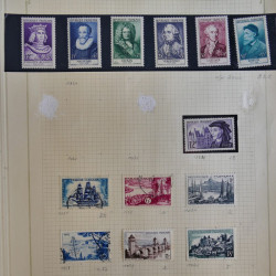 Vrac philatélique de timbres du monde en un carton.
