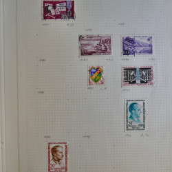 Vrac philatélique de timbres du monde en un carton.