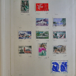 Vrac philatélique de timbres du monde en un carton.
