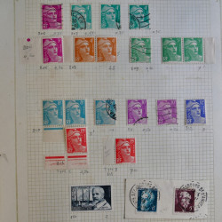 Vrac philatélique de timbres du monde en un carton.