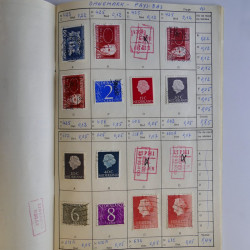 Vrac philatélique de timbres du monde en un carton.