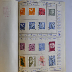 Vrac philatélique de timbres du monde en un carton.