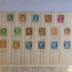 Vrac philatélique de timbres du monde en un carton.
